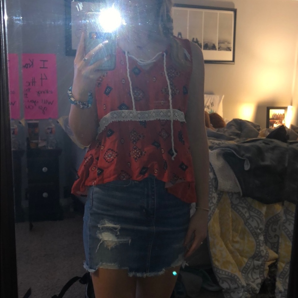 • crop top-ish shirt